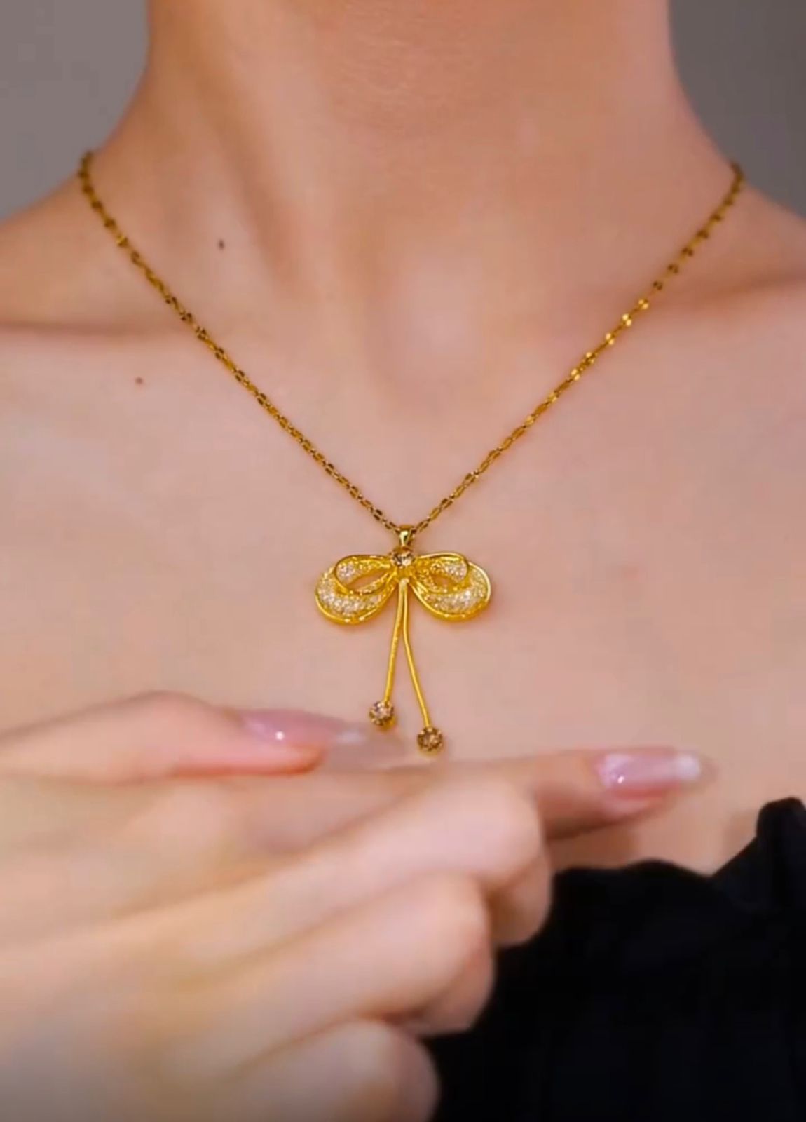 14 k Gold Bow Necklace
