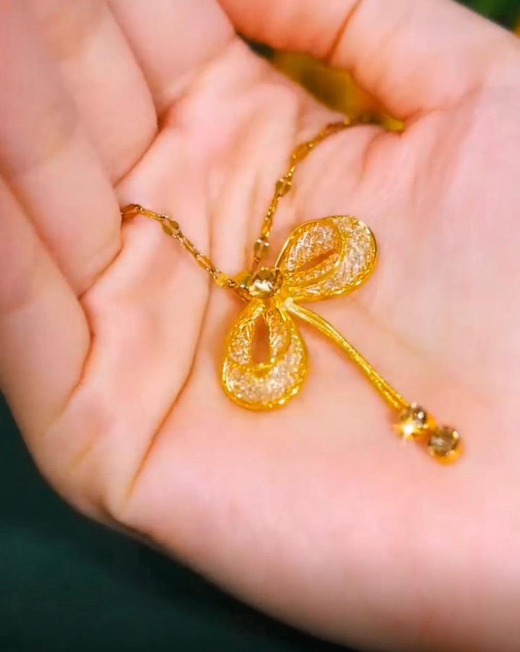 14 k Gold Bow Necklace